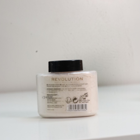 Revolution transclucent powder - Picture 2 of 3